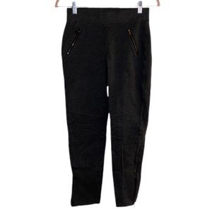 Abercrombie and Fitch grey leggings. Size small. Both comfy and fashionable.